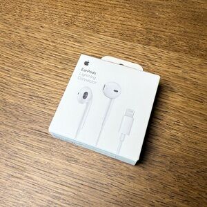 Apple EarPods with Lightning Connector - Classic White